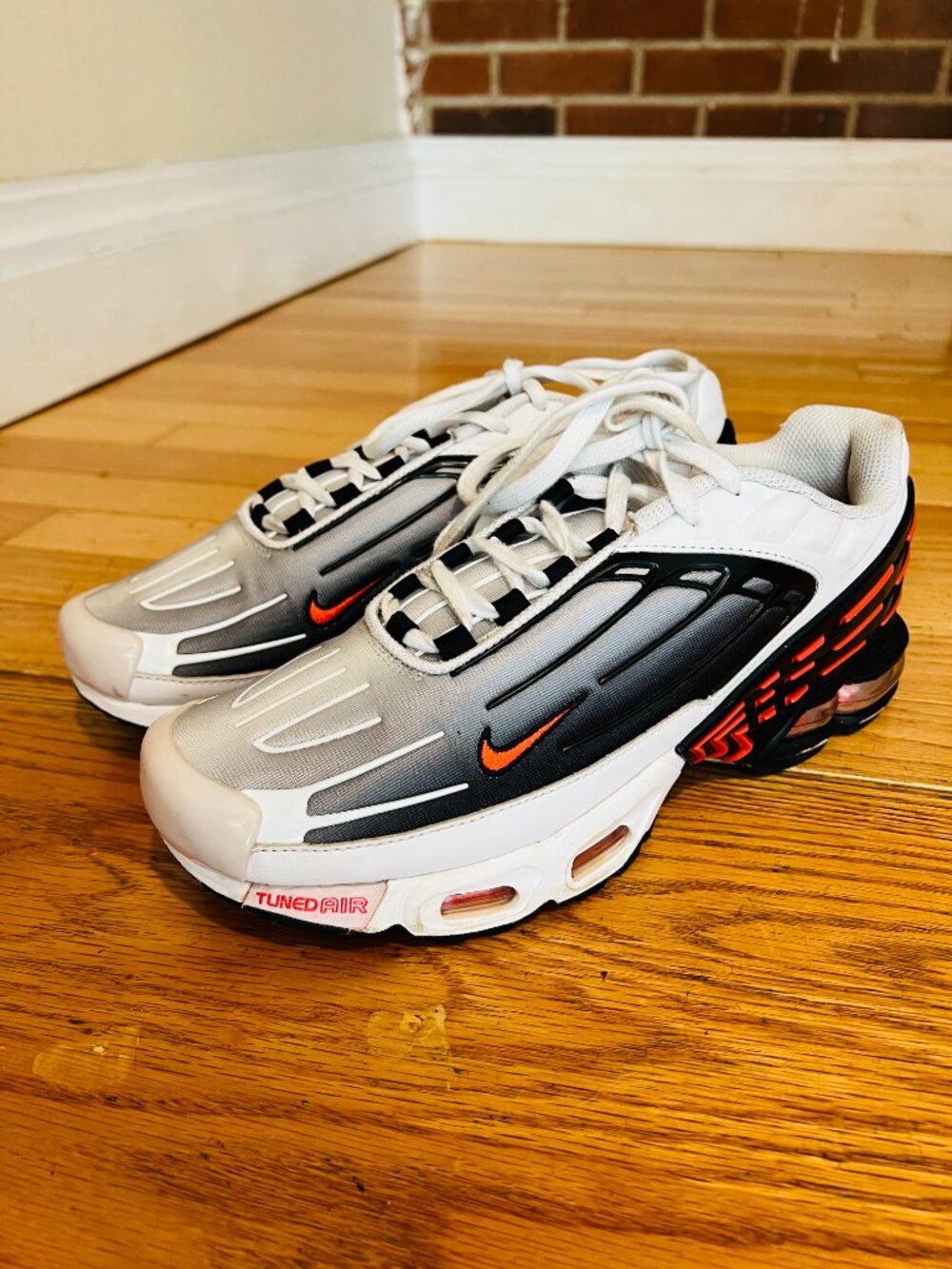 Nike Air Max Plus Tuned Plus 3 Leather Trainers in White / Grey and Red Size 9